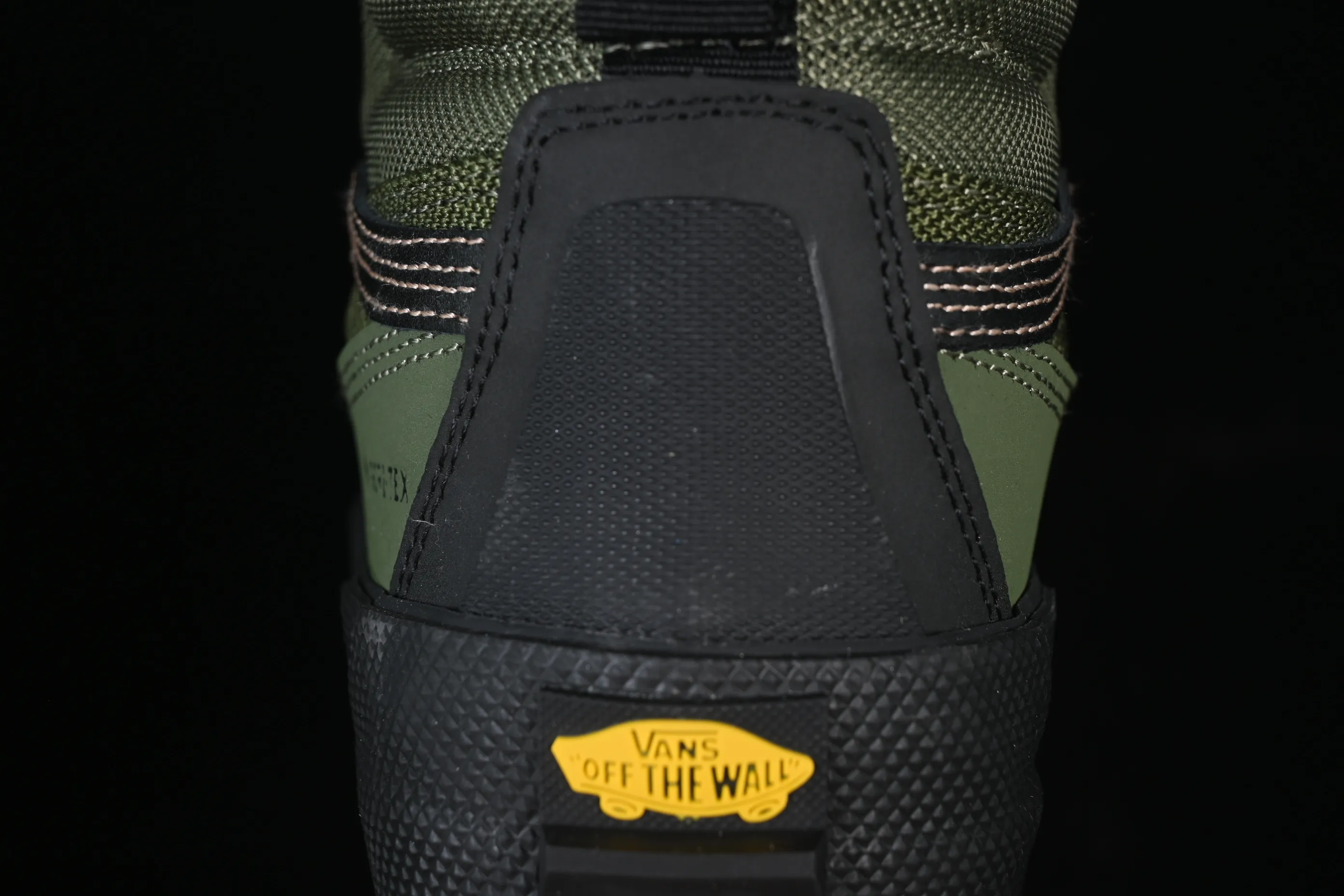 All categories Vans Vans series Vans Hi Vans high-top Vans Sk8-Hi Gore Te Outdoor adventure series round-toe lace-up high-top outdoor functional casual shoes VN0A5I11BIQ